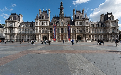 Le parvis devant l'hôtel de Ville de Paris