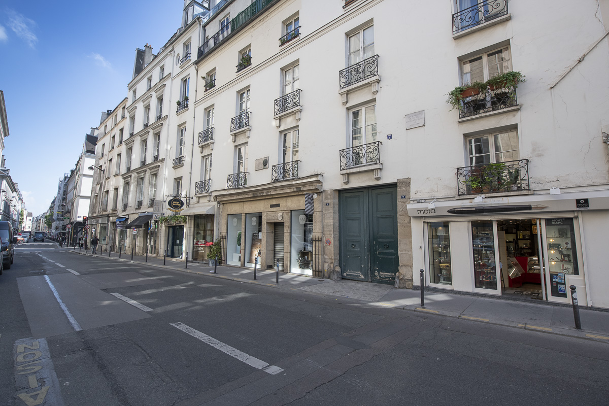 L' immeuble du 5 rue de Tournon accueille en 1910 la famille Prévert au 5e étage