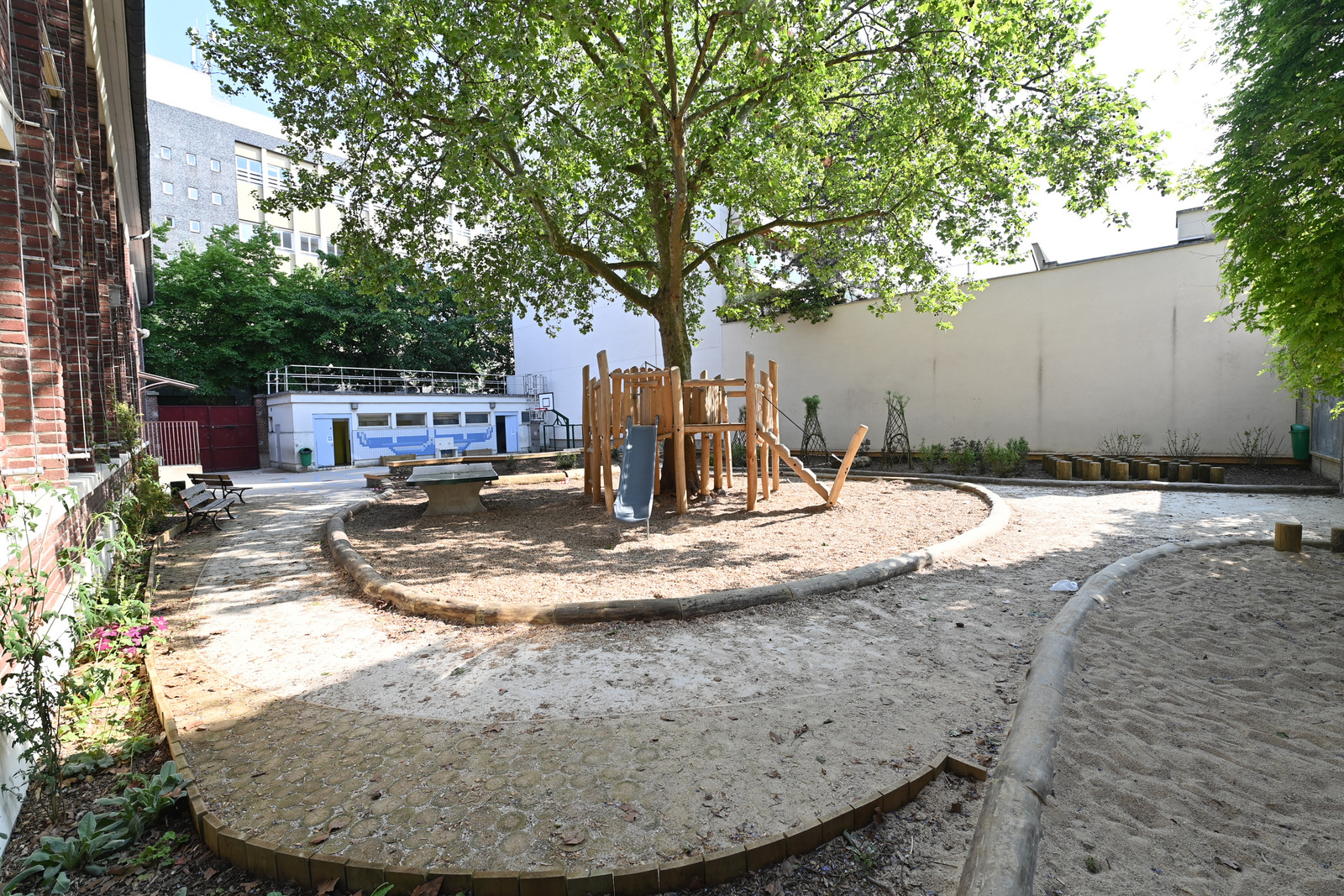 Cour oasis ecole Providence 13e