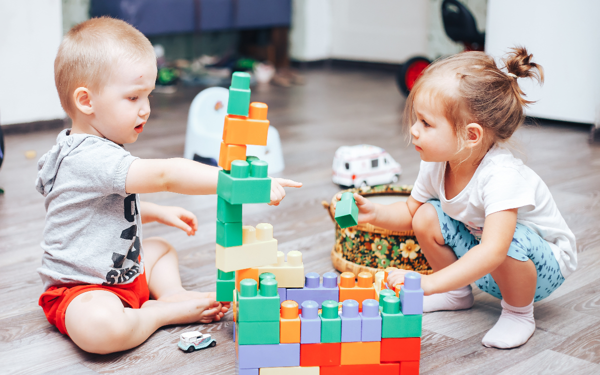Garde d'enfants à domicile.