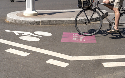 vélo circulant sur une piste cyclable Paris 2024