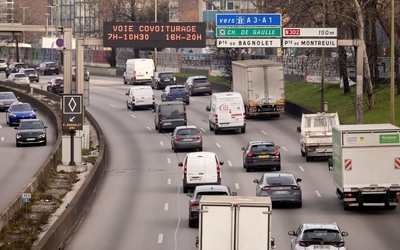 Voie réservée sur le périphérique, losange blanc